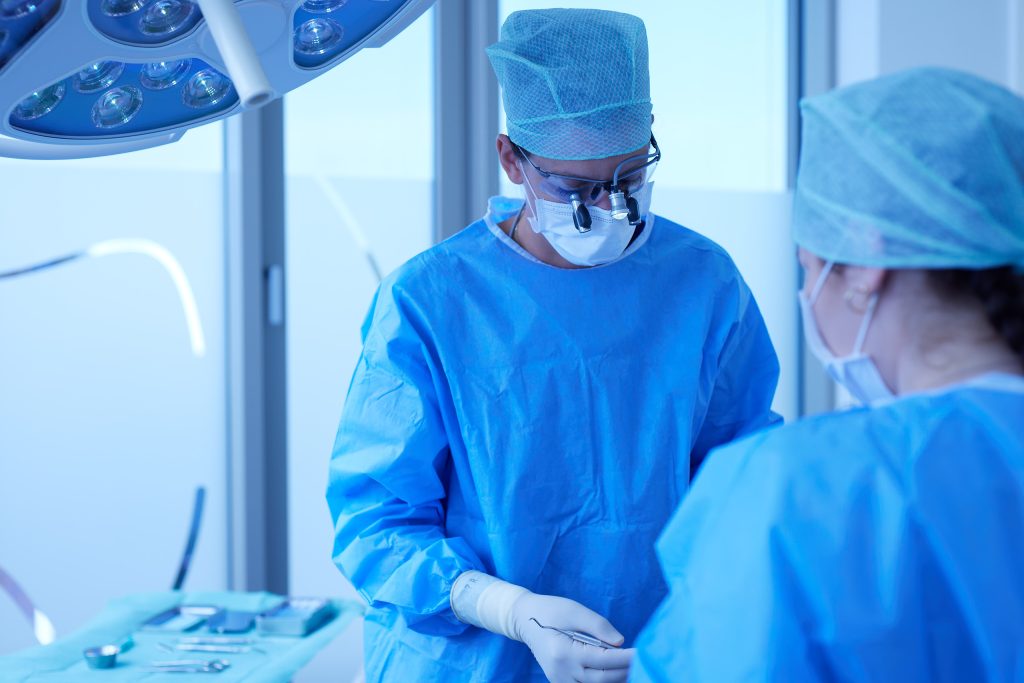 Von der Routinekontrolle bis zum oralchirurgischen Eingriff: Die Zahnärztinnen und Zahnärzte der PRAXISKLINIK HOHENBUSCHEI nahe Schüren sind für Sie da.